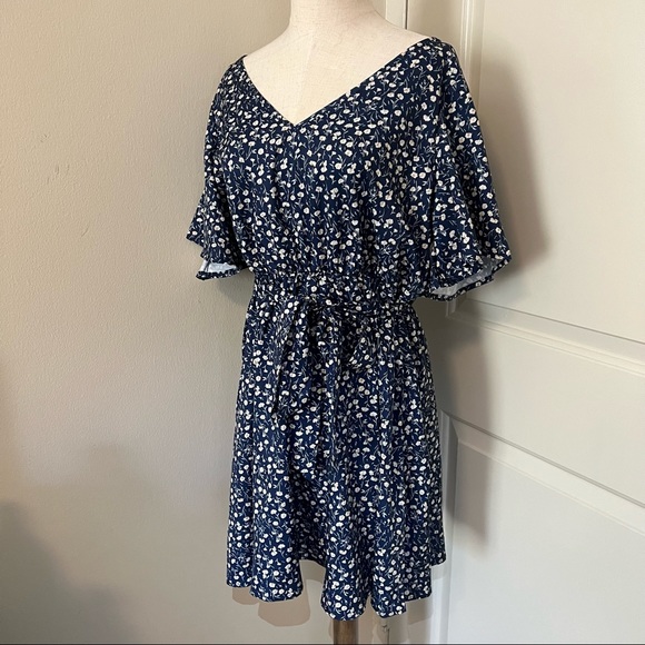 SHEIN | Floral flouncy sleeve dress - Picture 7 of 13